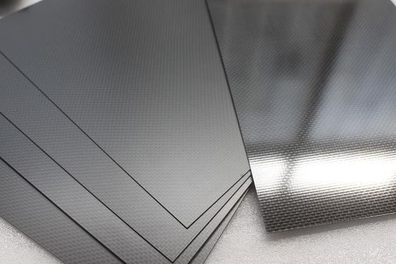 500×600mm 軽量で強度が高い 3K シンプル・グローシー・カーボンファイバーボード